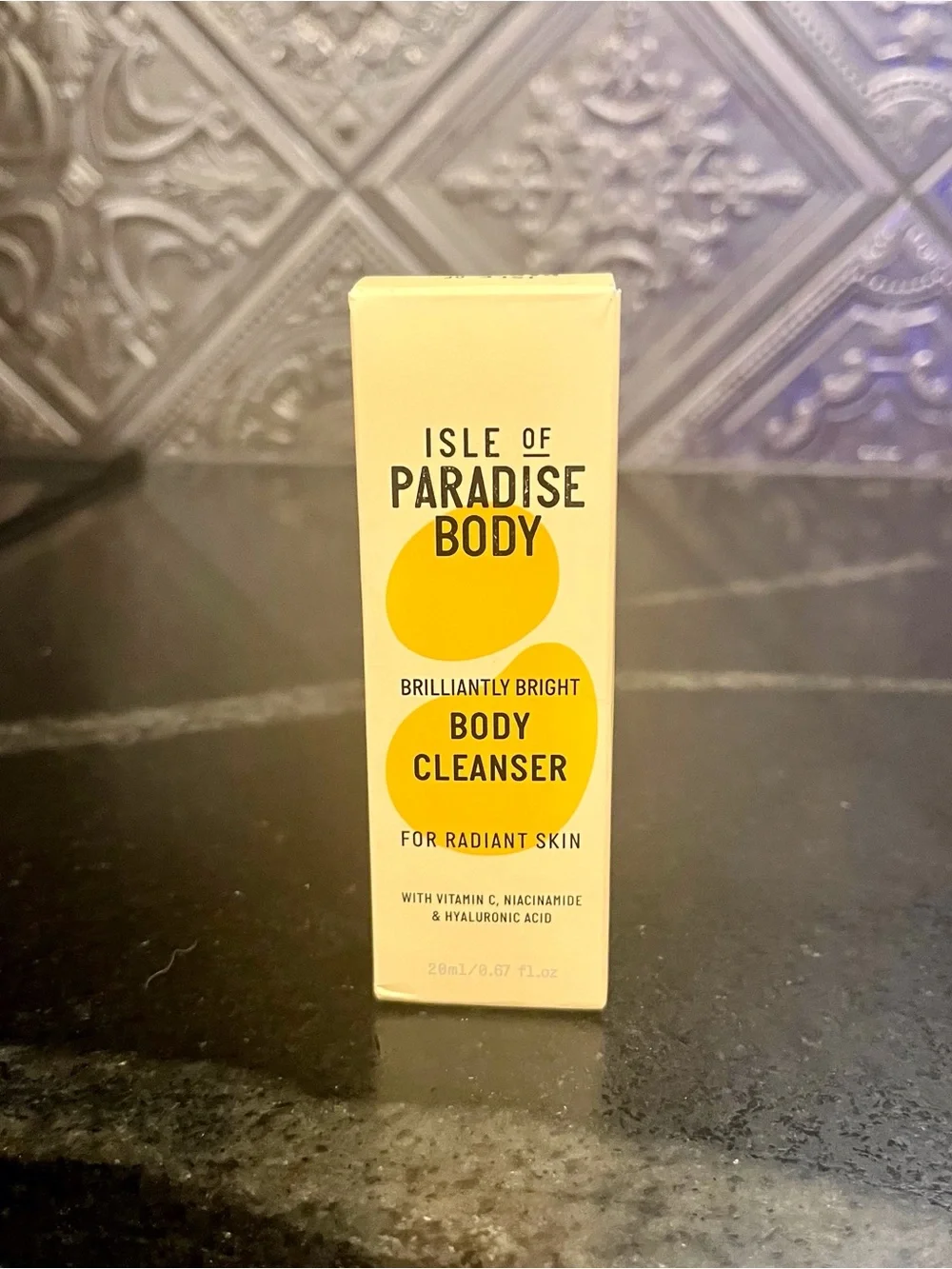 Isle of Paradise Body Cleanser - for radiant skin